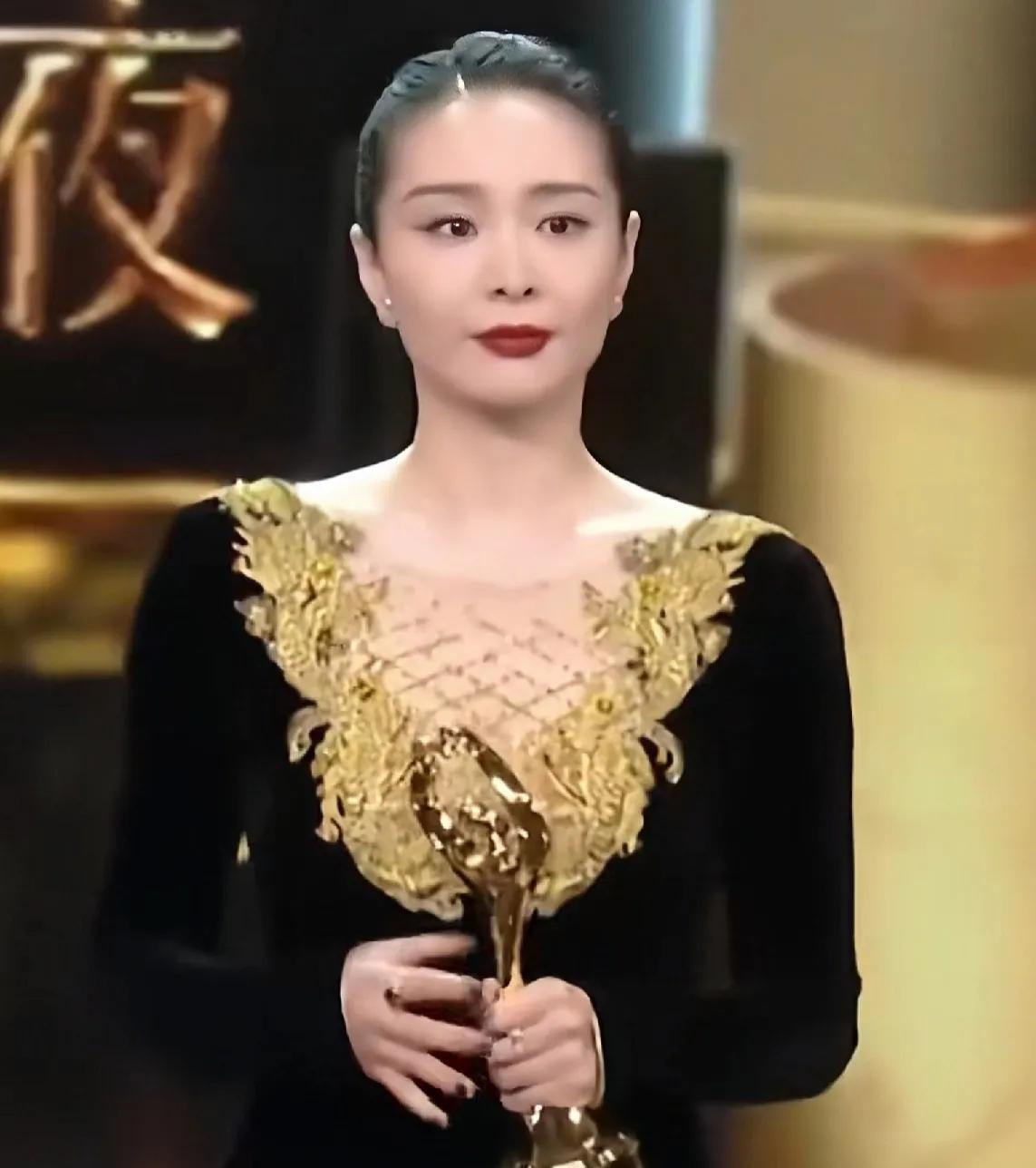 高叶李沁同获微博年度质感演员，演技之光照亮娱乐圈