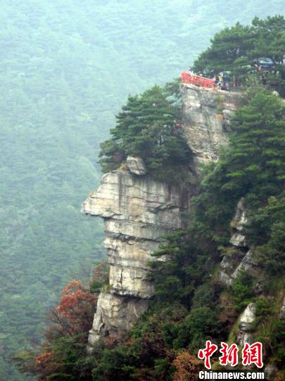 江西庐山嶙峻独峰顶惊现神秘人影，探寻自然与人文的奥秘