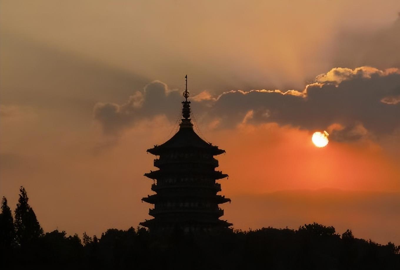 雷峰塔下的千年秘密，白色虫子的神秘传说