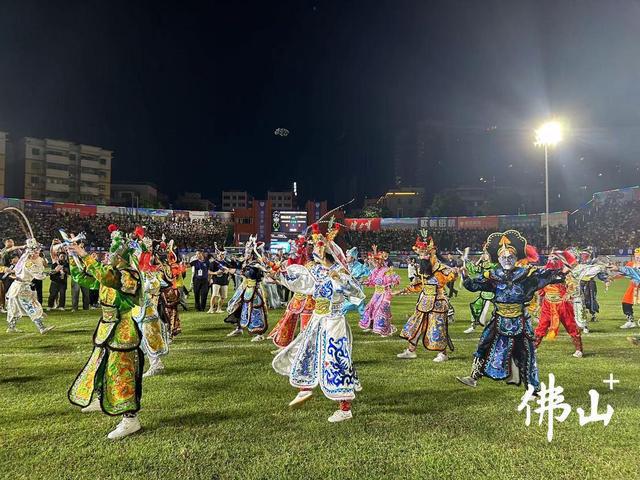 潮汕迷你英歌巡舞队炸街，平均年龄仅五岁！