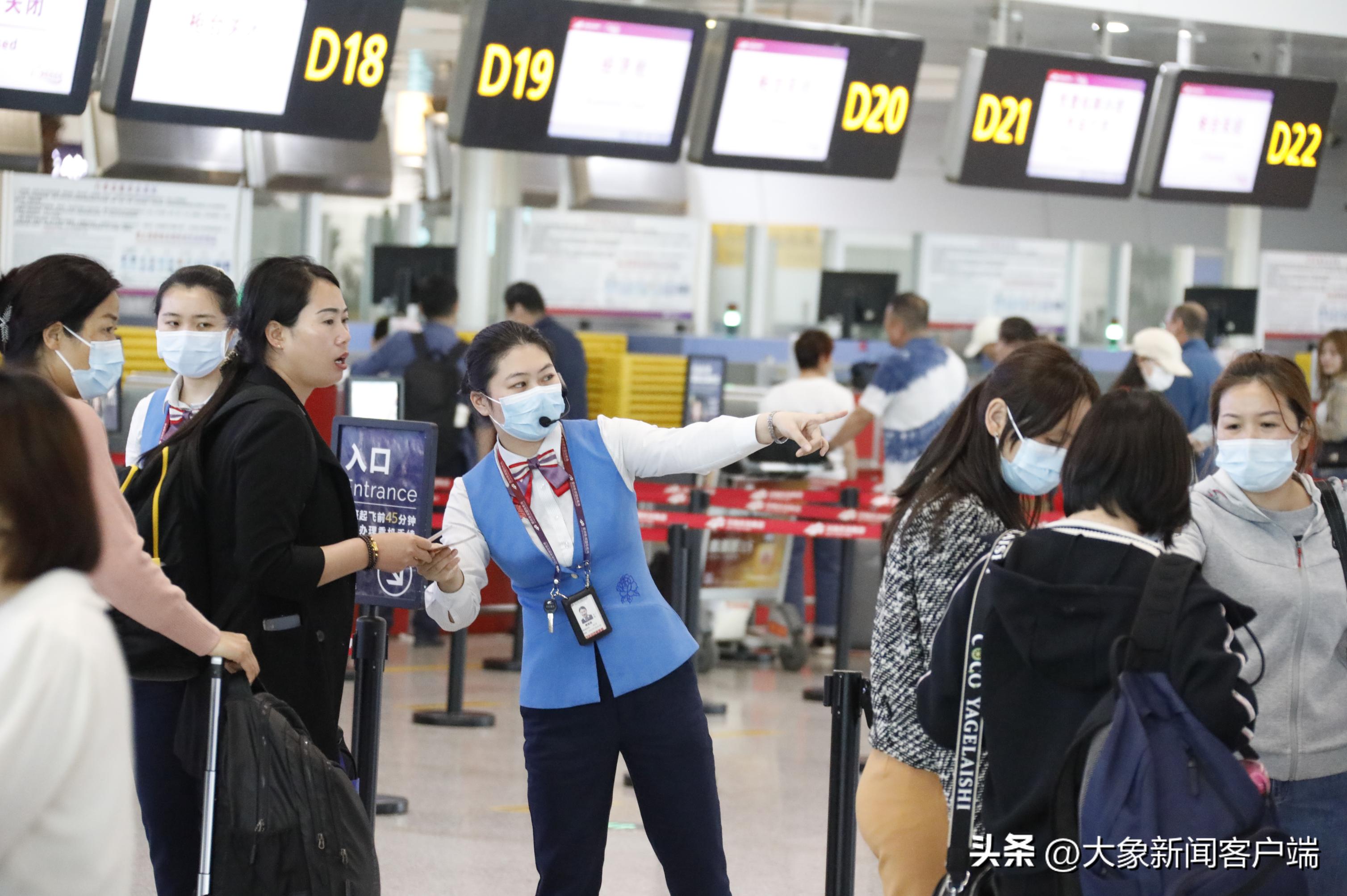 愤怒！丽江机场值机员撕毁旅客登机牌，真相究竟如何？