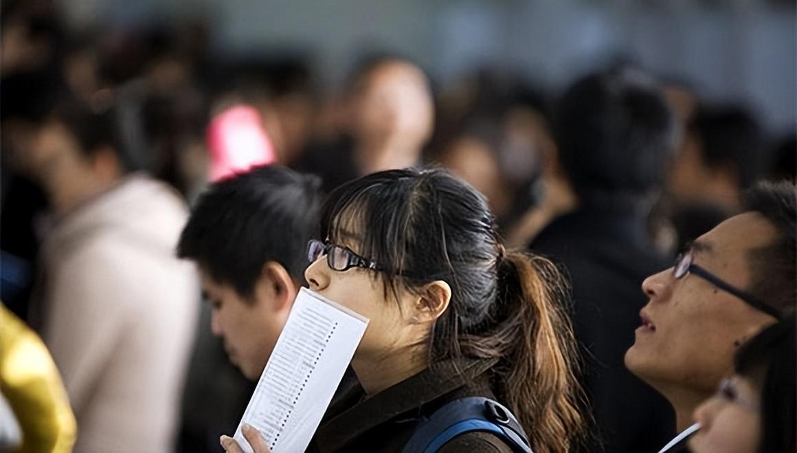 女县委书记力破刻板印象，公务员并非安稳港湾！揭秘背后的真相与挑战。