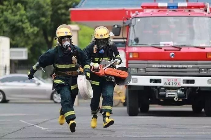 烈火英雄魂归处，26岁消防员李梦豪壮烈牺牲——时代的悲痛与永恒赞歌！悬念揭秘其英勇事迹背后的故事。